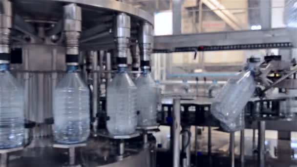 Water bottling plant — Stock Video