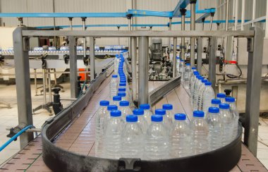 Su şişeleme fabrikası