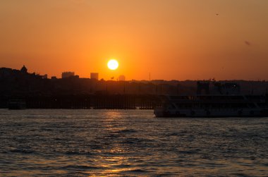 Istanbul 'un Haliç gün batımında
