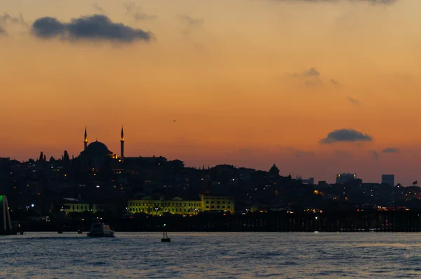 Západ slunce na Zlatý roh v Istanbulu — Stock fotografie