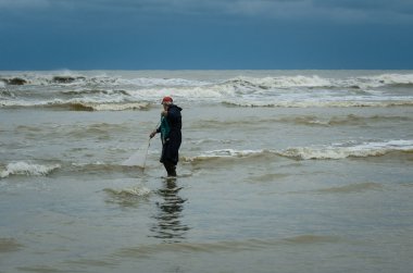 Yaşlı adam ile Balık tutma Karadeniz net döküm