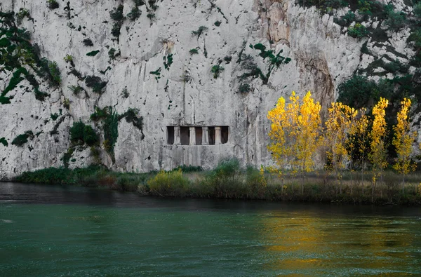 Kızılırmak nehri kenarında antik Roma Harabeleri — Stok fotoğraf