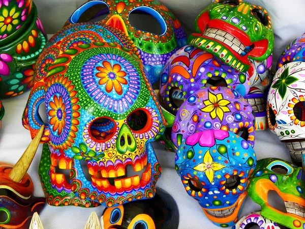 한마스크 에콰도르 코토팍시 지방에서 기념품이다 마스크는 문화의 인물들을 나타낸다 — 스톡 사진