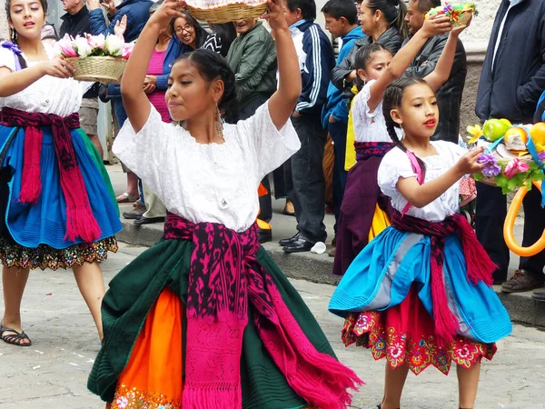 Cuenca Ecuador Diciembre 2016 Desfile Navidad Pase Del Nino Viajero —  Fotos de Stock