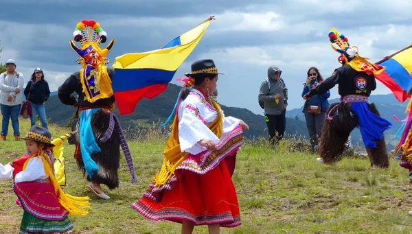 Cuenca Equador Novembro 2018 Grupo Bailarinos Equatorianos Vestidos Pessoas Cayambe — Fotografia de Stock