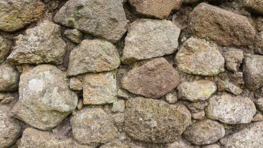 Caari Kalesi 'nin eski kalıntılarından oluşan taş duvar örnekleri 8-15 yüzyıldan kalma. Chobshi, Azuay ili, Ekvador