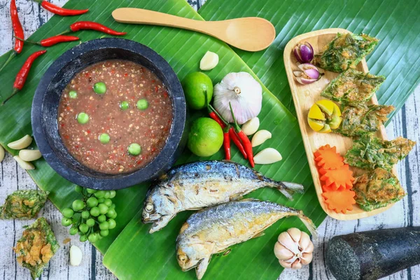 Shrimp Paste Sauce Mit Gebratenem Makrelengemüse Und Omelett Mit Klettern — Stockfoto