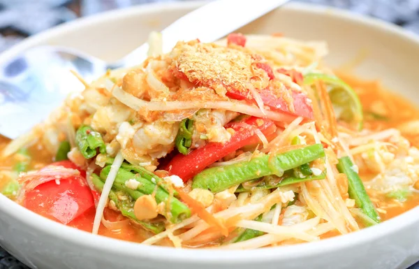 Thai Style Papaya Insalata, il famoso cibo del nord-est, Thailandia . — Foto Stock