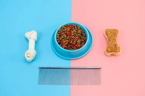 Dry Food Bowls Bone Toy Pets Color Background Flat Lay — Foto de Stock