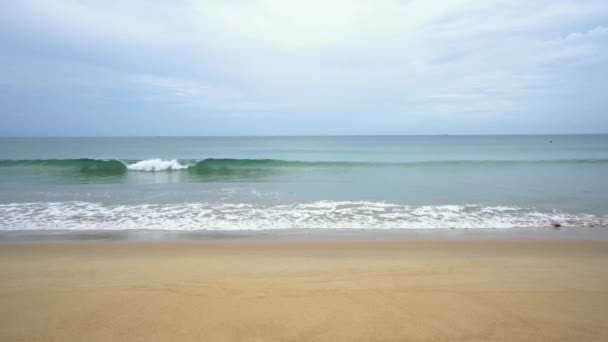 Thailand Stranden Med Vit Sand Och Mjuk Blå Ocean Våg — Stockvideo