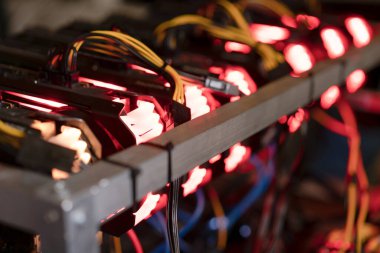 Bitcoin madencilik çiftliği. Madenci dijital için grafik kartı
