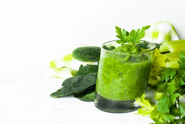 Green vegetable smoothie — Stock Photo, Image