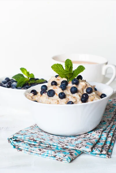 Oatmeal with blueberries — Stock Photo, Image