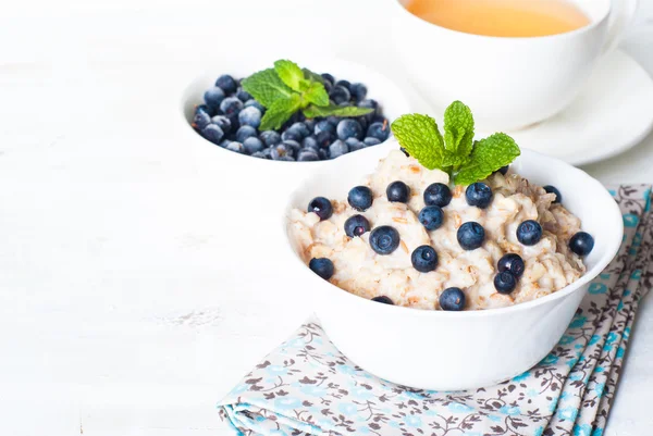 Oatmeal with blueberries — Stock Photo, Image