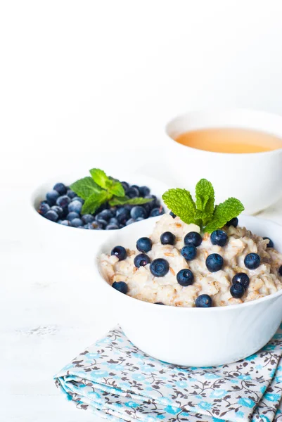 Oatmeal with blueberries — Stock Photo, Image
