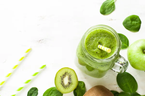 Healthy green smoothie in jar. — Stock Photo, Image