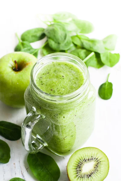 Frullato verde sano in vaso . — Foto Stock