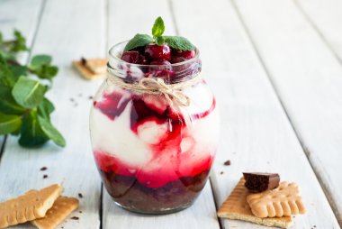 Tatlı kiraz cheesecake