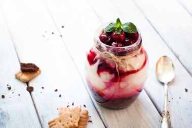 Tatlı kiraz cheesecake