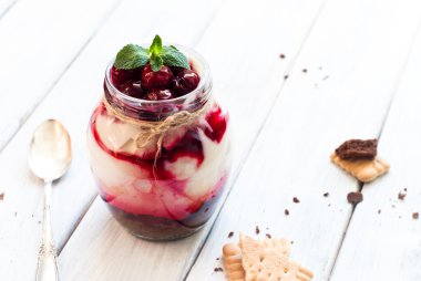 Tatlı kiraz cheesecake