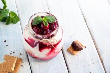 Tatlı kiraz cheesecake