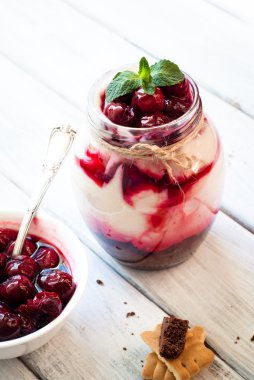 Tatlı kiraz cheesecake