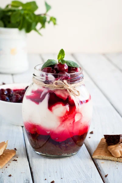 Tatlı kiraz cheesecake