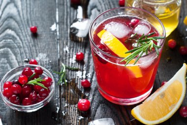 Buz kızılcık içki