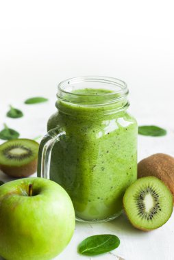 Sağlıklı yeşil güler yüzlü kavanoz.