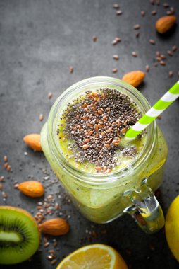 Tohumları ile yeşil smoothie