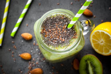 Tohumları ile yeşil smoothie