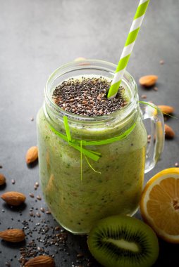 Tohumları ile yeşil smoothie
