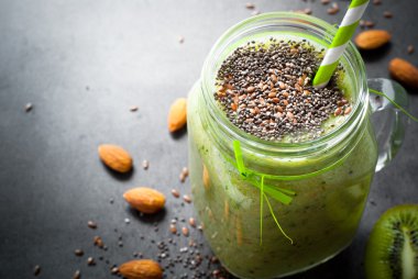 Tohumları ile yeşil smoothie