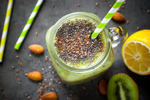 Tohumları ile yeşil smoothie