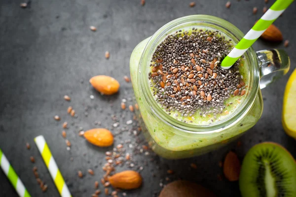 Tohumları ile yeşil smoothie