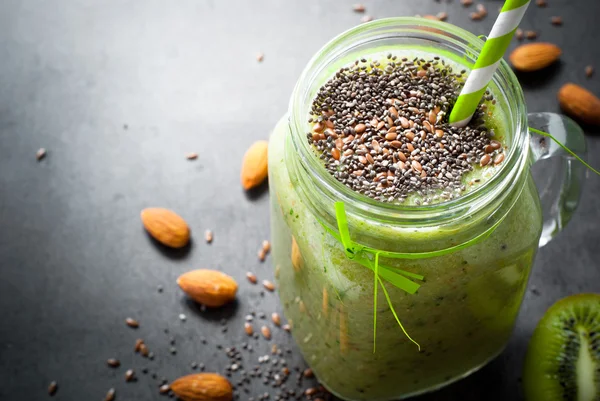 Tohumları ile yeşil smoothie