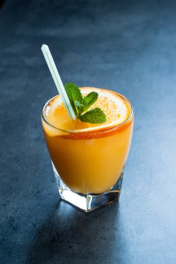 buz ile taze portakal suyu