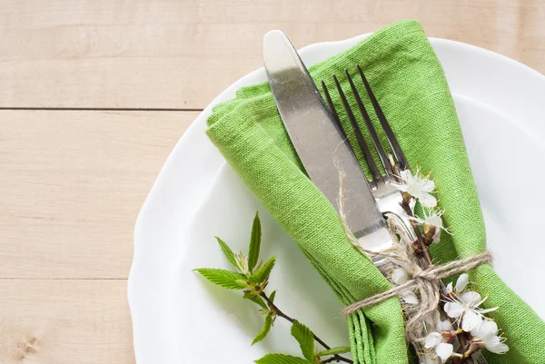 Frühlingstisch gedeckt — Stockfoto