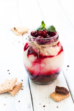 Tatlı kiraz cheesecake