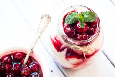 Tatlı kiraz cheesecake