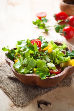 Taze sebze salatası.