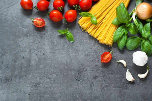 Ingredients for cooking Italian pasta — Stock Photo, Image