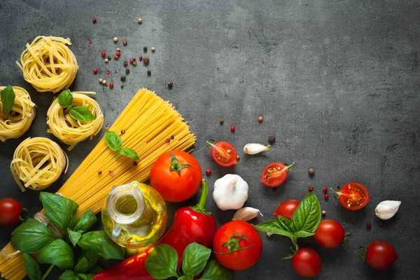 Ingredients for cooking Italian pasta — Stock Photo, Image