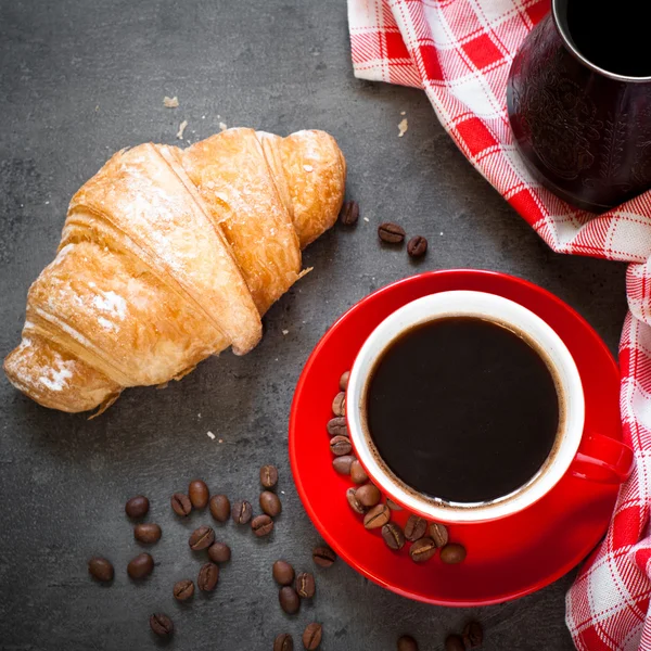 Café e um croissant — Fotografia de Stock