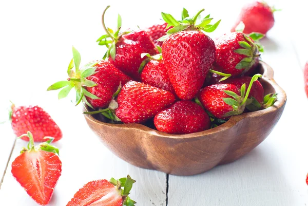 Fresh strawberries in woden bowl — Stock Photo, Image