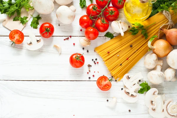 Ingredients for cooking Italian pasta — Stock Photo, Image