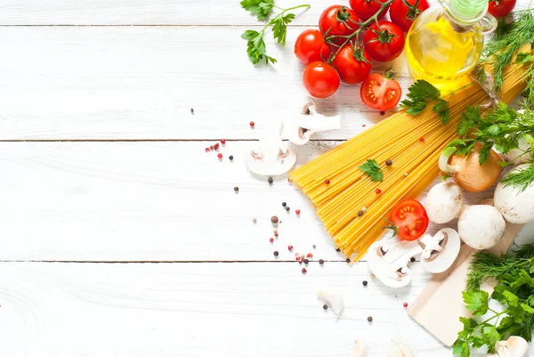 Ingredients for cooking Italian pasta — Stock Photo, Image