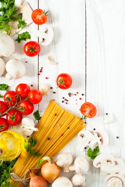 Ingredients for cooking Italian pasta — Stock Photo, Image