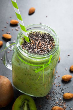 Tohumları ile yeşil smoothie