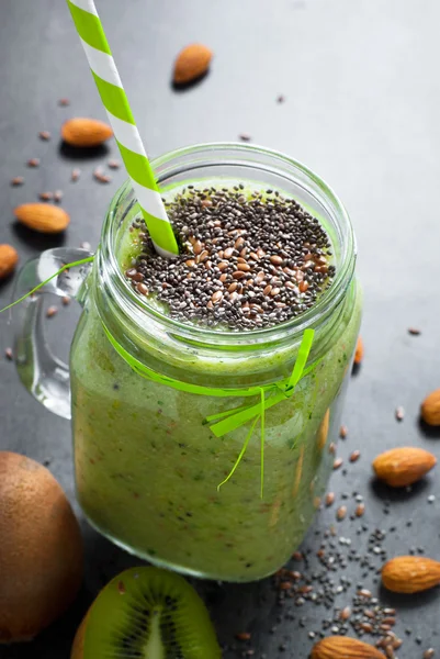 Tohumları ile yeşil smoothie